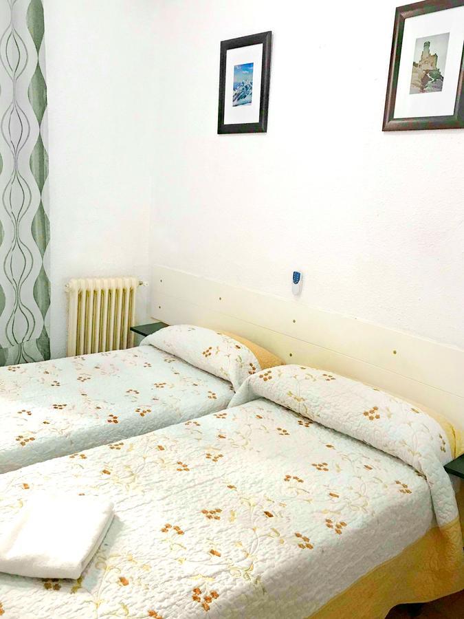 Hostal Los Arcos Madrid Bagian luar foto
