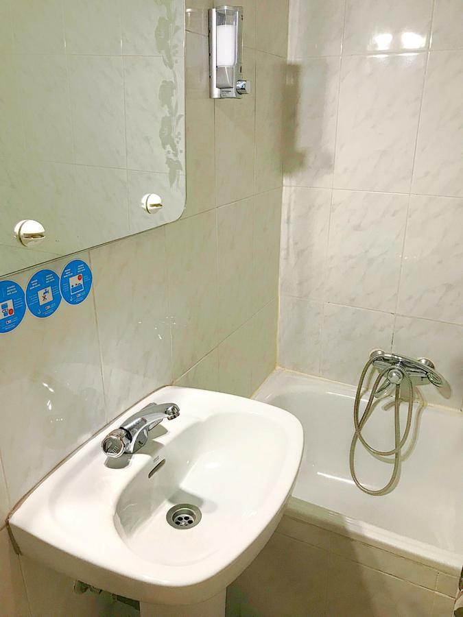 Hostal Los Arcos Madrid Bagian luar foto