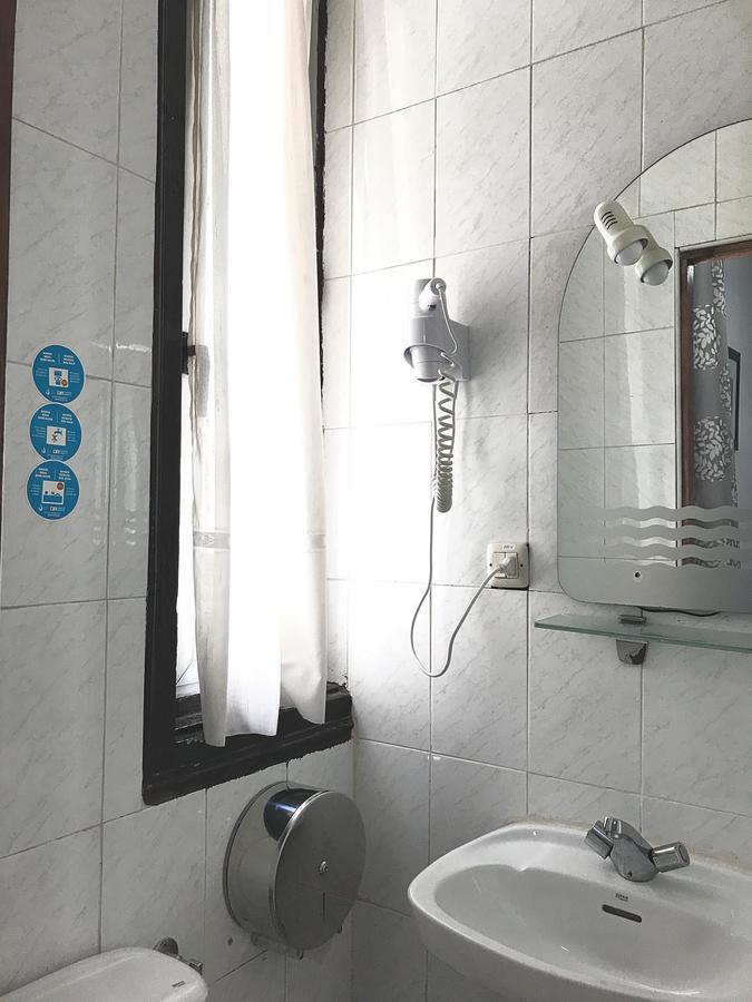 Hostal Los Arcos Madrid Bagian luar foto