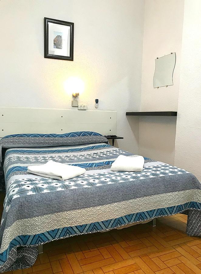 Hostal Los Arcos Madrid Bagian luar foto
