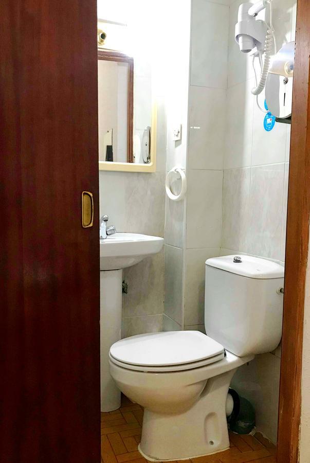 Hostal Los Arcos Madrid Bagian luar foto