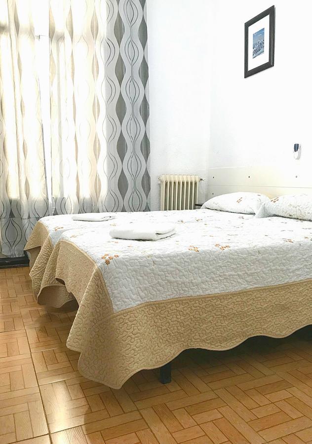 Hostal Los Arcos Madrid Bagian luar foto