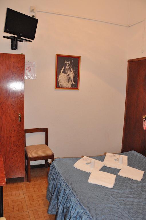 Hostal Los Arcos Madrid Ruang foto
